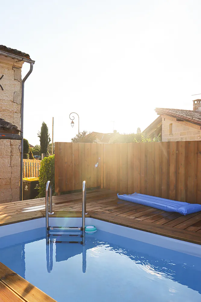 Paysagiste à Pessac — Aménagement clôture et terrasse en bois — Jardin à la Carte