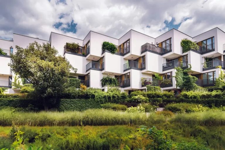 Service d'entretien de jardins pour entreprises et copropriétés — Jardin à la Carte